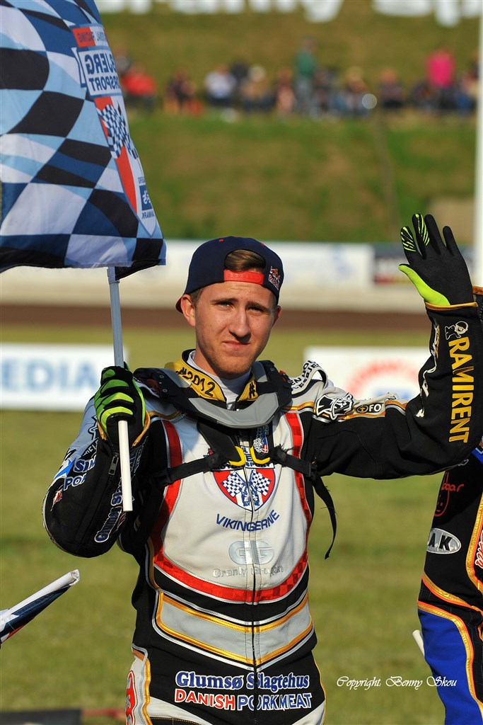 Motorsporten.dk - Speedway - Kaptajnen bliver på broen